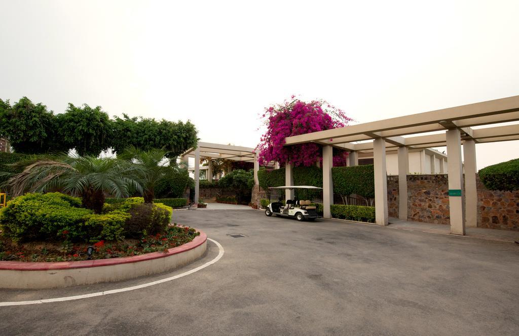 Lemon Tree Hotel, Tarudhan Valley, Manesar Gurgáon Exteriér fotografie