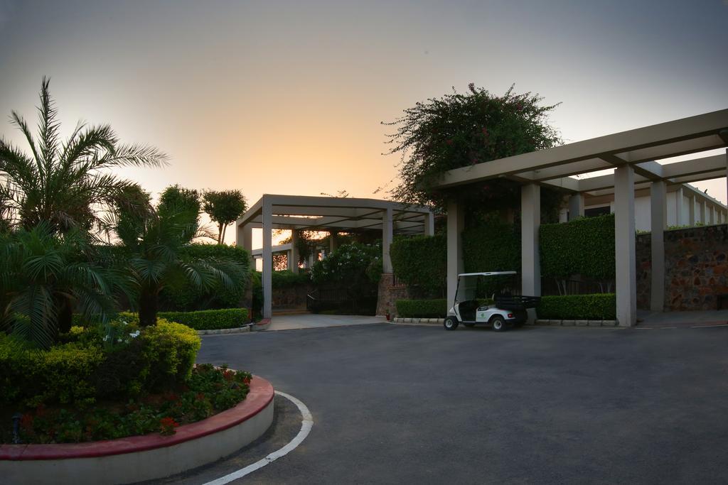 Lemon Tree Hotel, Tarudhan Valley, Manesar Gurgáon Exteriér fotografie