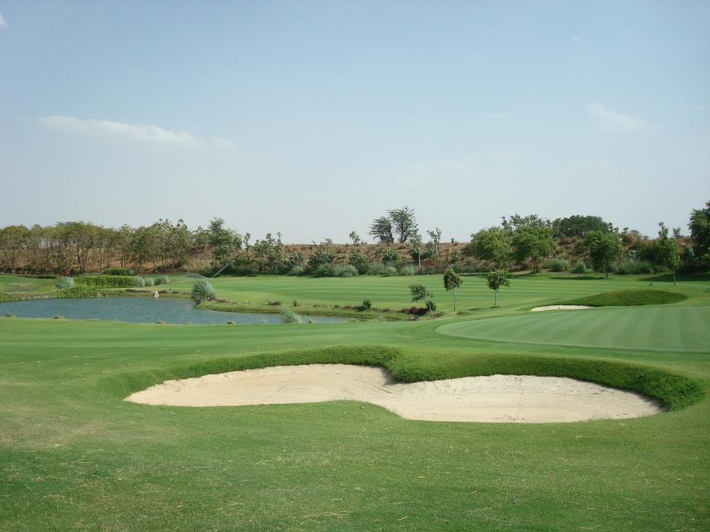 Lemon Tree Hotel, Tarudhan Valley, Manesar Gurgáon Exteriér fotografie