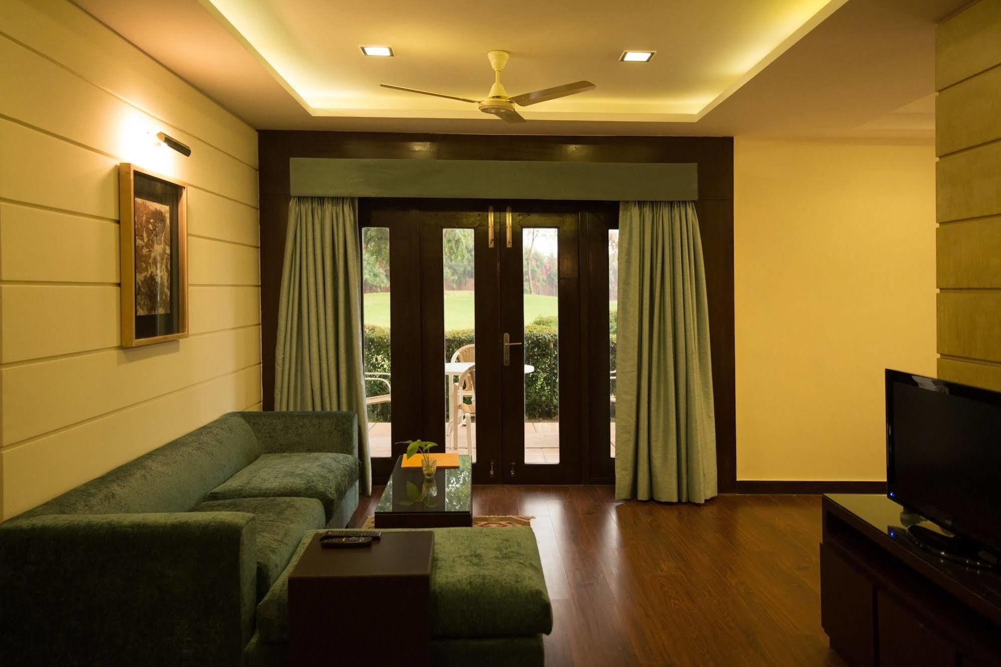 Lemon Tree Hotel, Tarudhan Valley, Manesar Gurgáon Exteriér fotografie