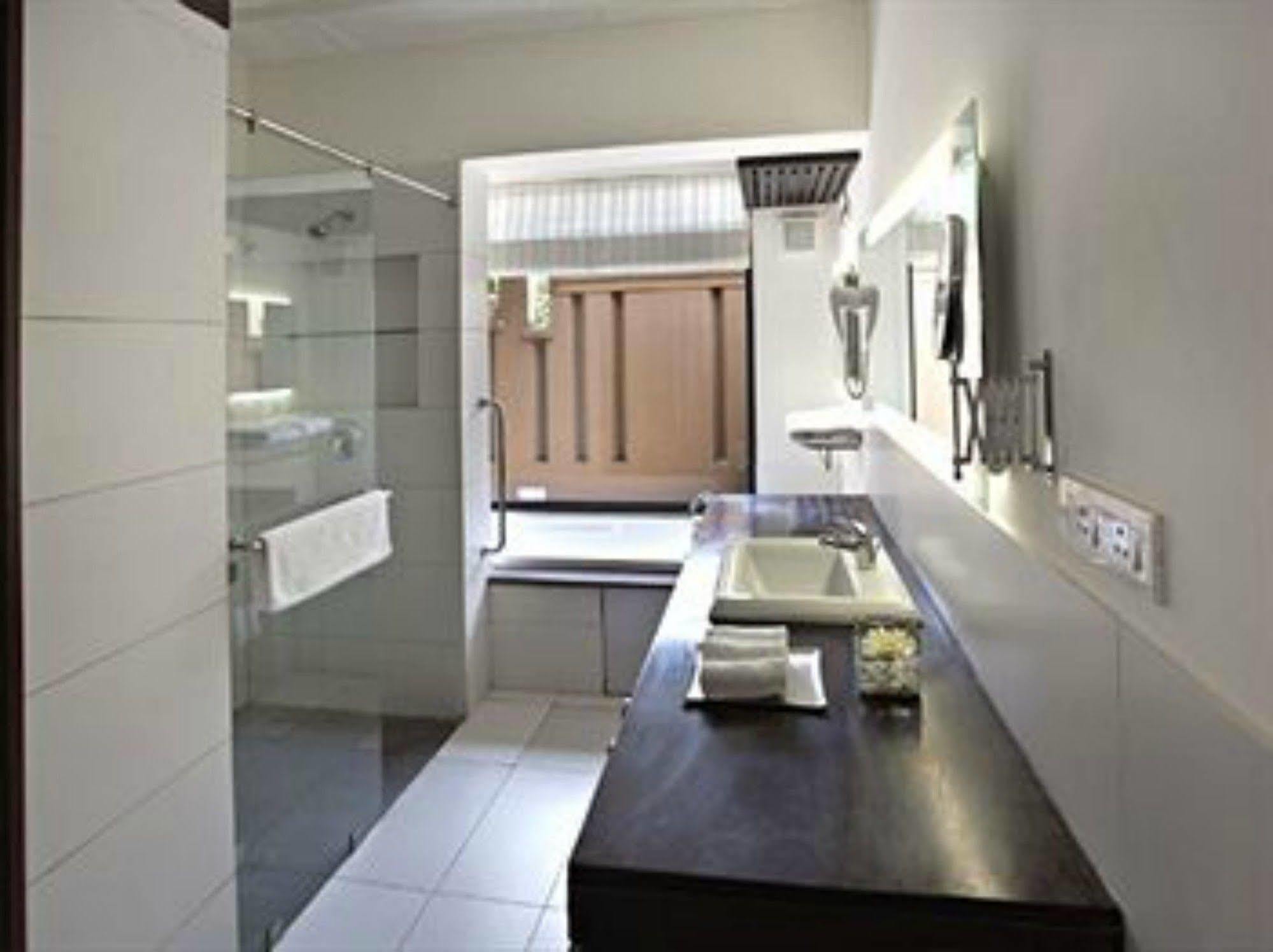 Lemon Tree Hotel, Tarudhan Valley, Manesar Gurgáon Exteriér fotografie