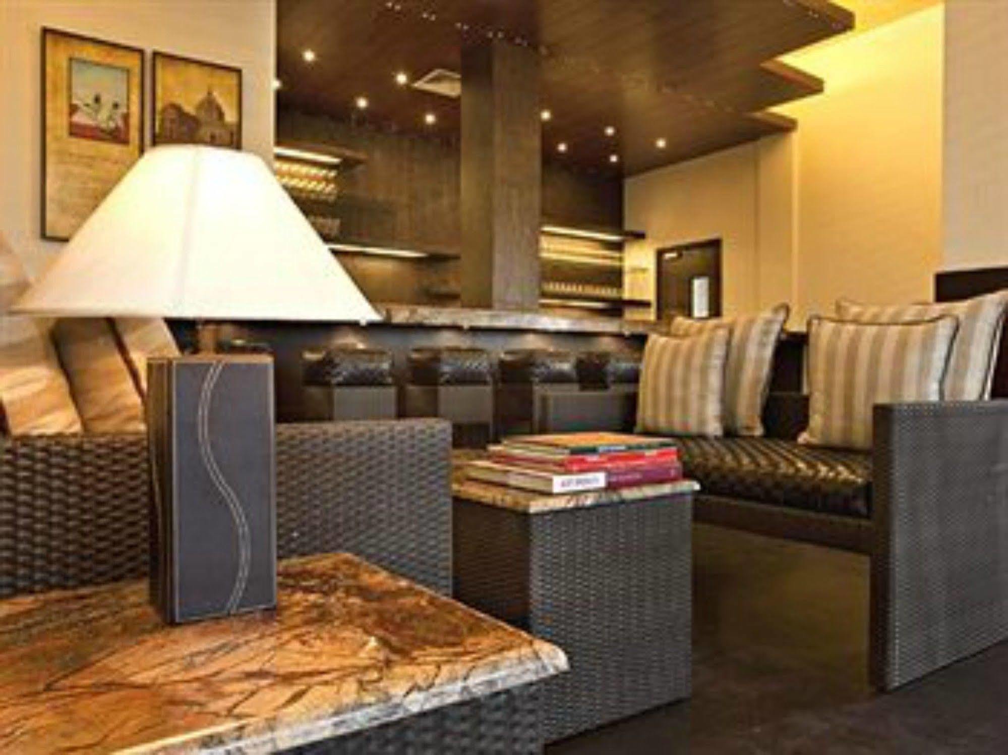 Lemon Tree Hotel, Tarudhan Valley, Manesar Gurgáon Exteriér fotografie