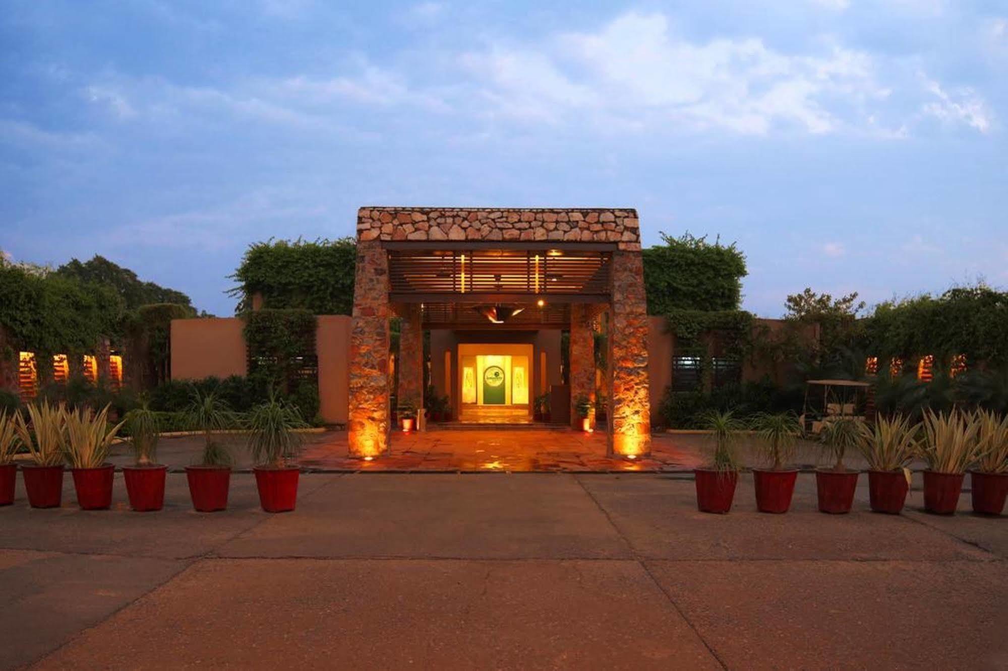 Lemon Tree Hotel, Tarudhan Valley, Manesar Gurgáon Exteriér fotografie