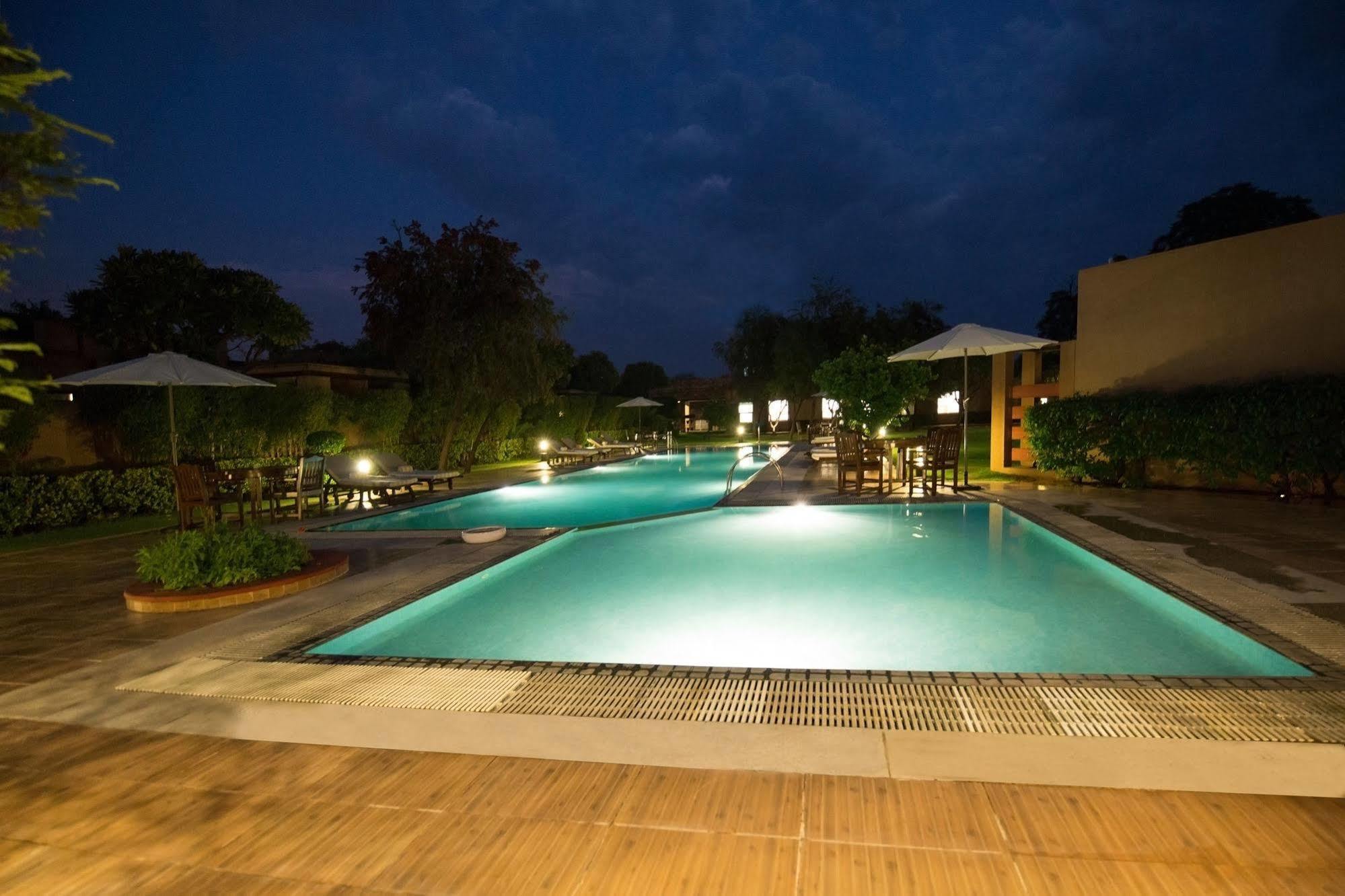 Lemon Tree Hotel, Tarudhan Valley, Manesar Gurgáon Exteriér fotografie