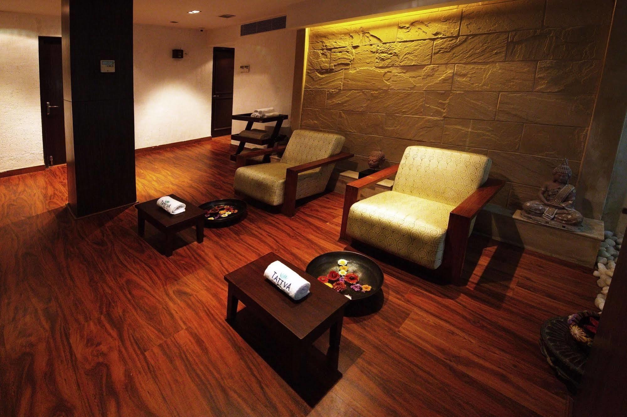 Lemon Tree Hotel, Tarudhan Valley, Manesar Gurgáon Exteriér fotografie
