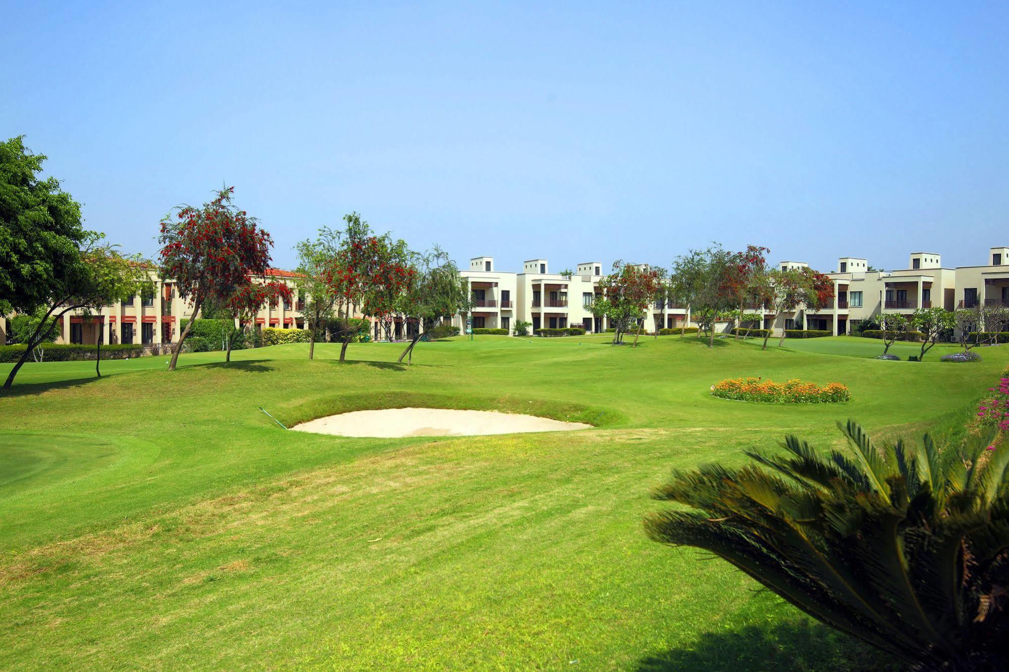 Lemon Tree Hotel, Tarudhan Valley, Manesar Gurgáon Exteriér fotografie