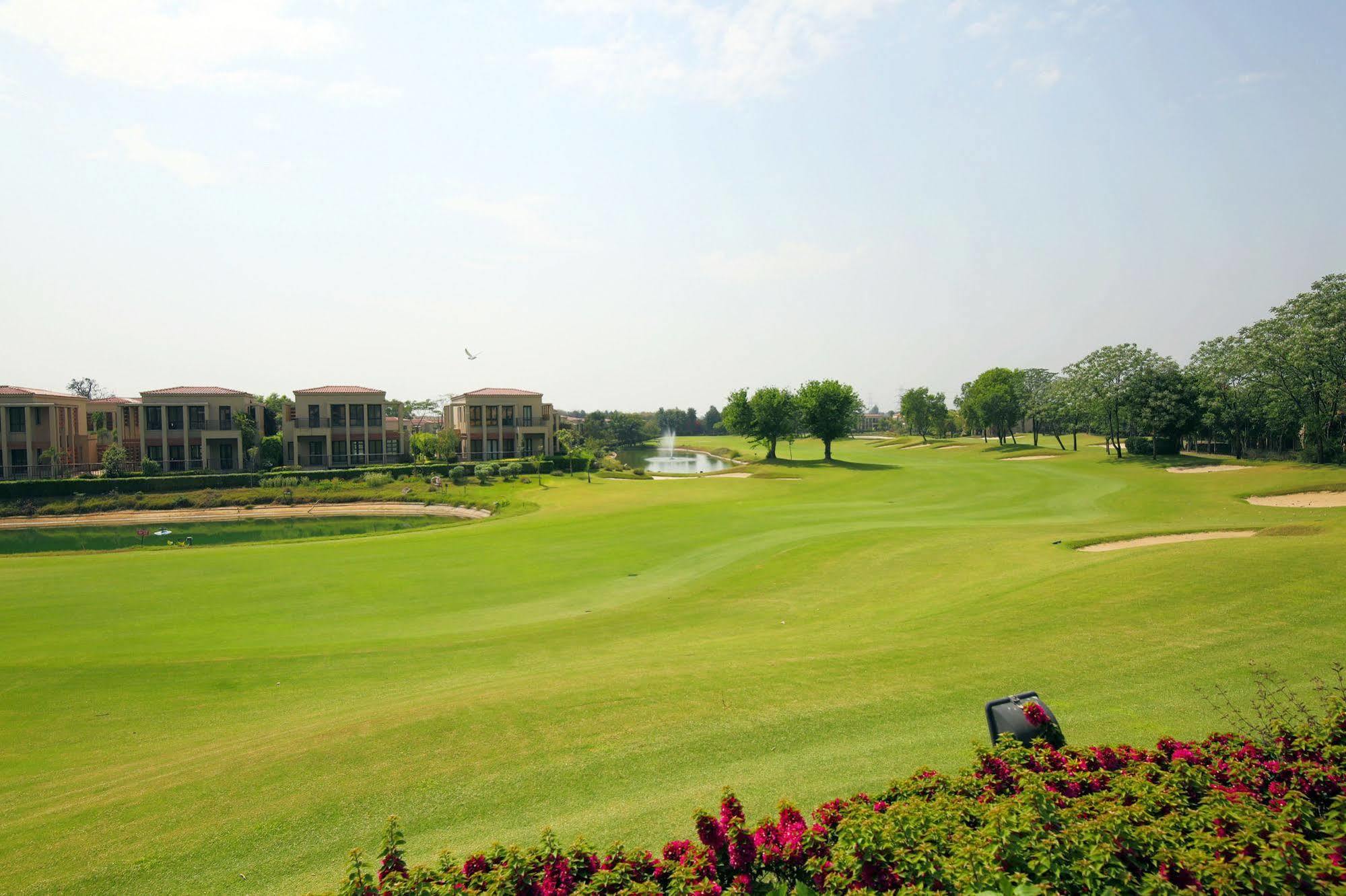 Lemon Tree Hotel, Tarudhan Valley, Manesar Gurgáon Exteriér fotografie