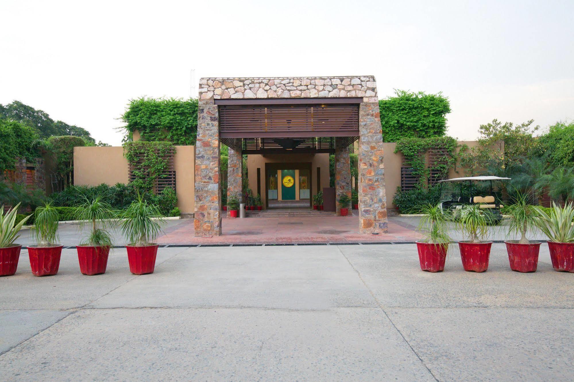 Lemon Tree Hotel, Tarudhan Valley, Manesar Gurgáon Exteriér fotografie