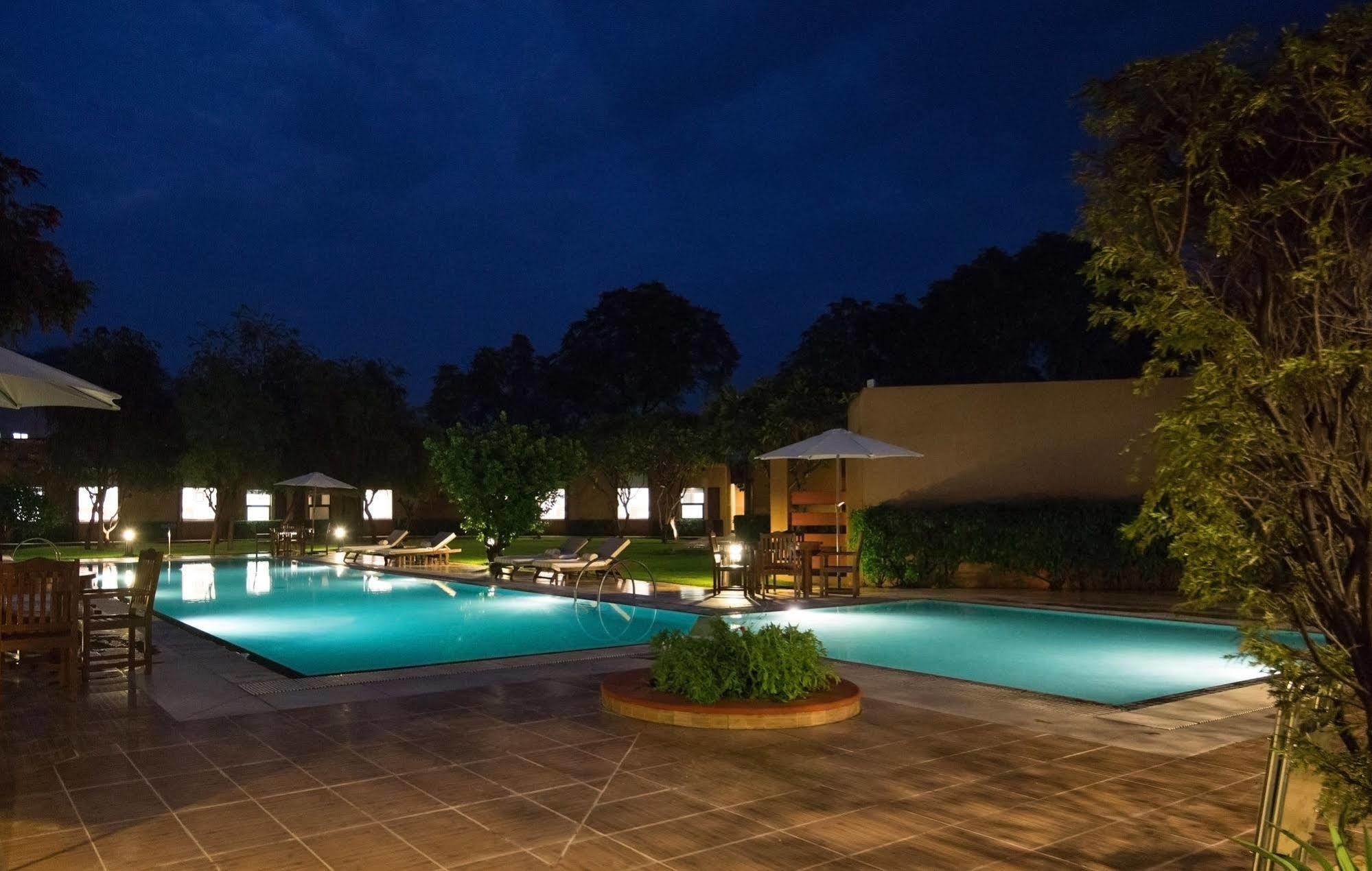 Lemon Tree Hotel, Tarudhan Valley, Manesar Gurgáon Exteriér fotografie
